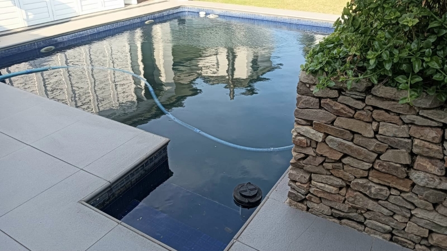 6 Bedroom Property for Sale in Gonubie Eastern Cape